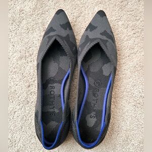 Rothy’s point in gray camo. Women’s size 9. Excellent condition!